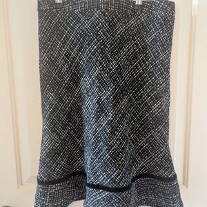 GAP Boucle Black and White Flounce Hem Size 4 Midi Skirt